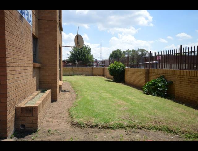 3 BEDROOM FLAT FOR SALE IN VEREENIGING CENTRAL